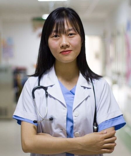 Neuropathologiste déterminant le traitement de l'ostéochondrose cervicale