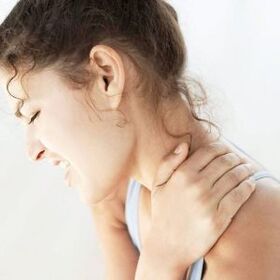 Douleur intense due à l'ostéochondrose de la colonne cervicale